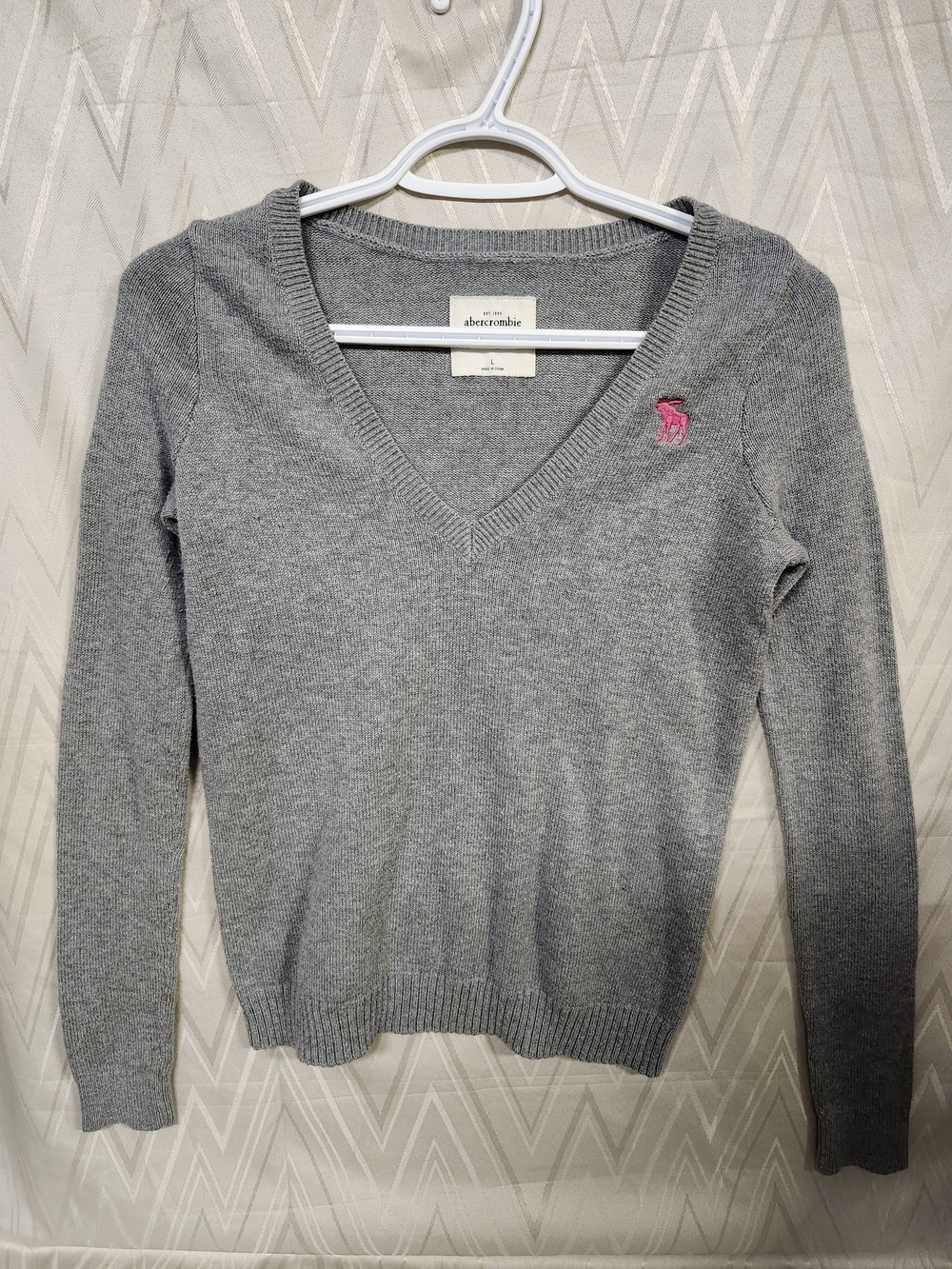 Abercrombie & Fitch Gray V-Neck Sweater with Pink Logo Girls Size Large